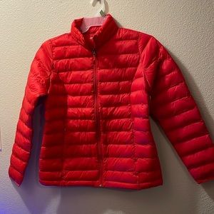 Amazon Essentials Lightweight Long-Sleeve Water-Resistant Packable Puffer